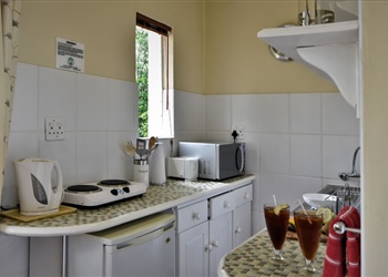 BedandBreakfastMuldersdriftLemonThornCottagekithcen1.jpg